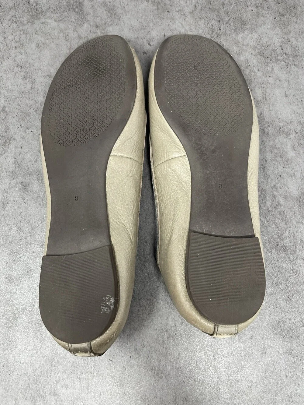 Tory Burch Travel Ballet Flats Womens Size 8 Grey Neutral Leather Slip On Shoes